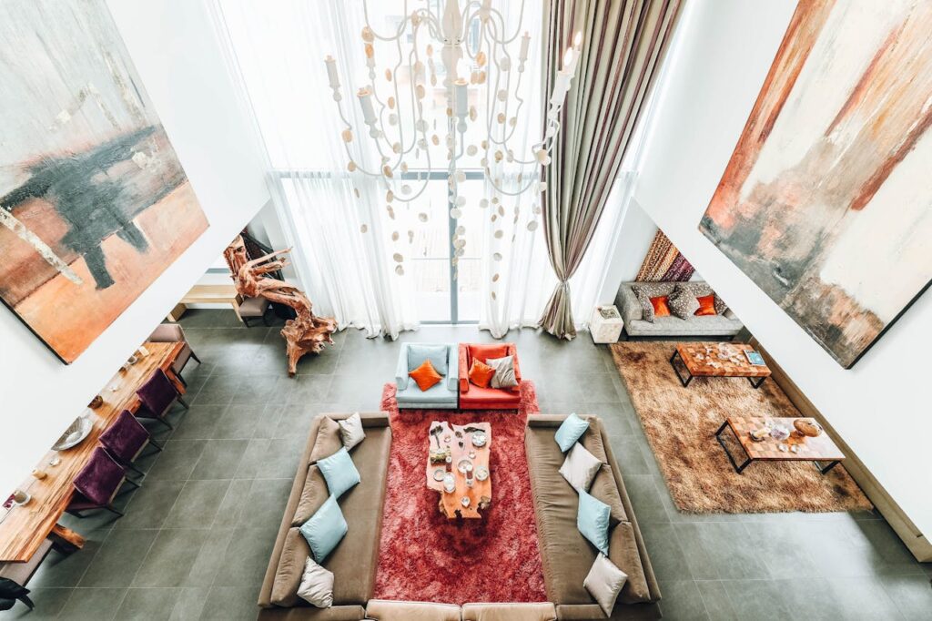 Cómo colocar alfombras en el salón