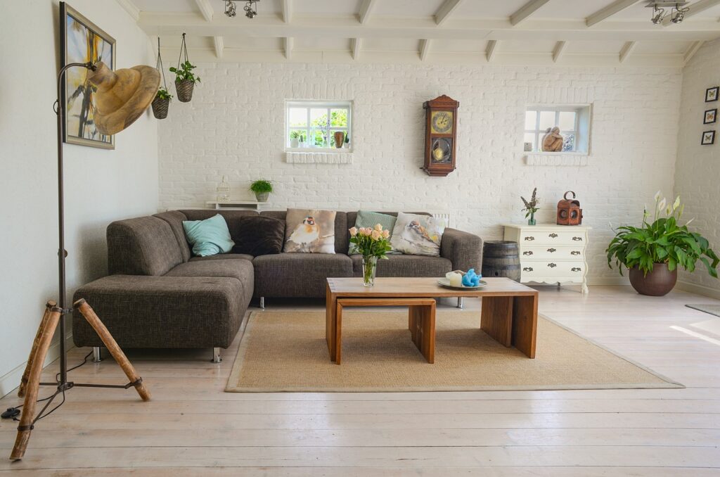 Ideas para mezclar muebles clásicos y modernos en el salón