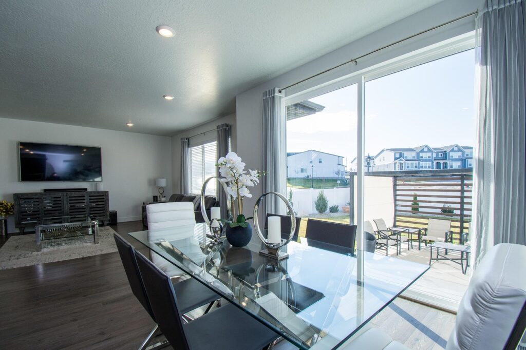 combinar suelo negro y muebles oscuros