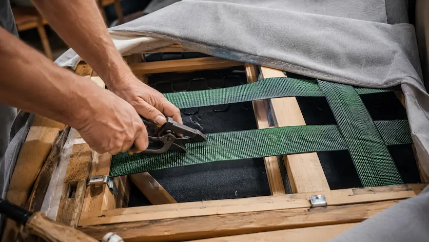 Cómo reparar un sofá hundido